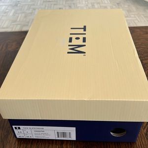 Brand new tiems Womens size 9.5 in box ! Never worn or used